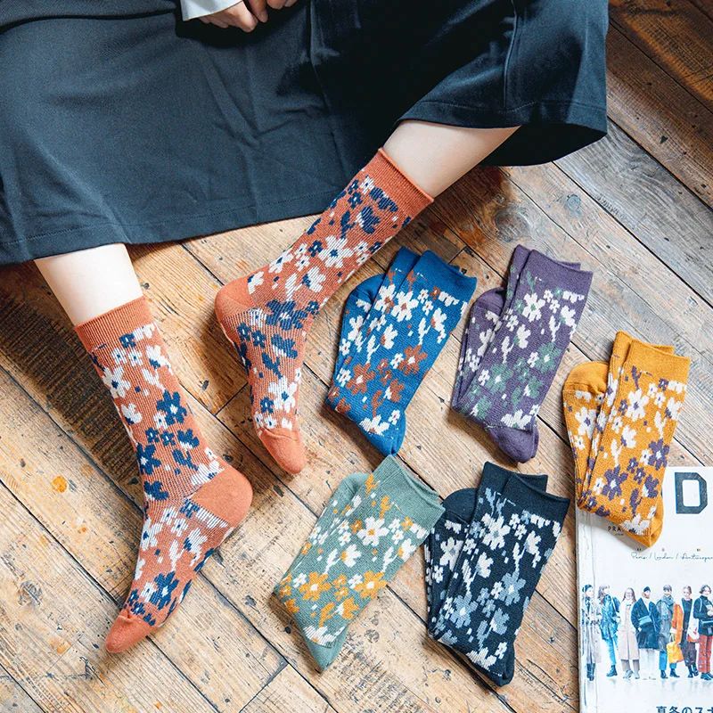 High quality retro men's and women's socks cute ethnic socks flower round neck socks fashion comfortable socks new