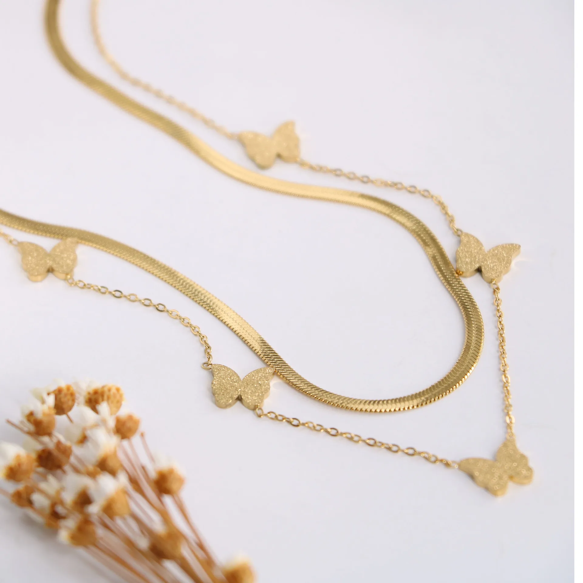 

Женское Двухслойное ожерелье из титановой стали с матовой бабочкой