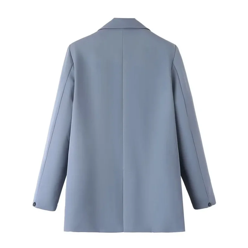 Рисунок 3 - Женский двубортный блейзер с карманами