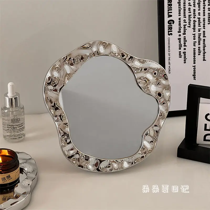 

Винтажное овальное декоративное зеркало