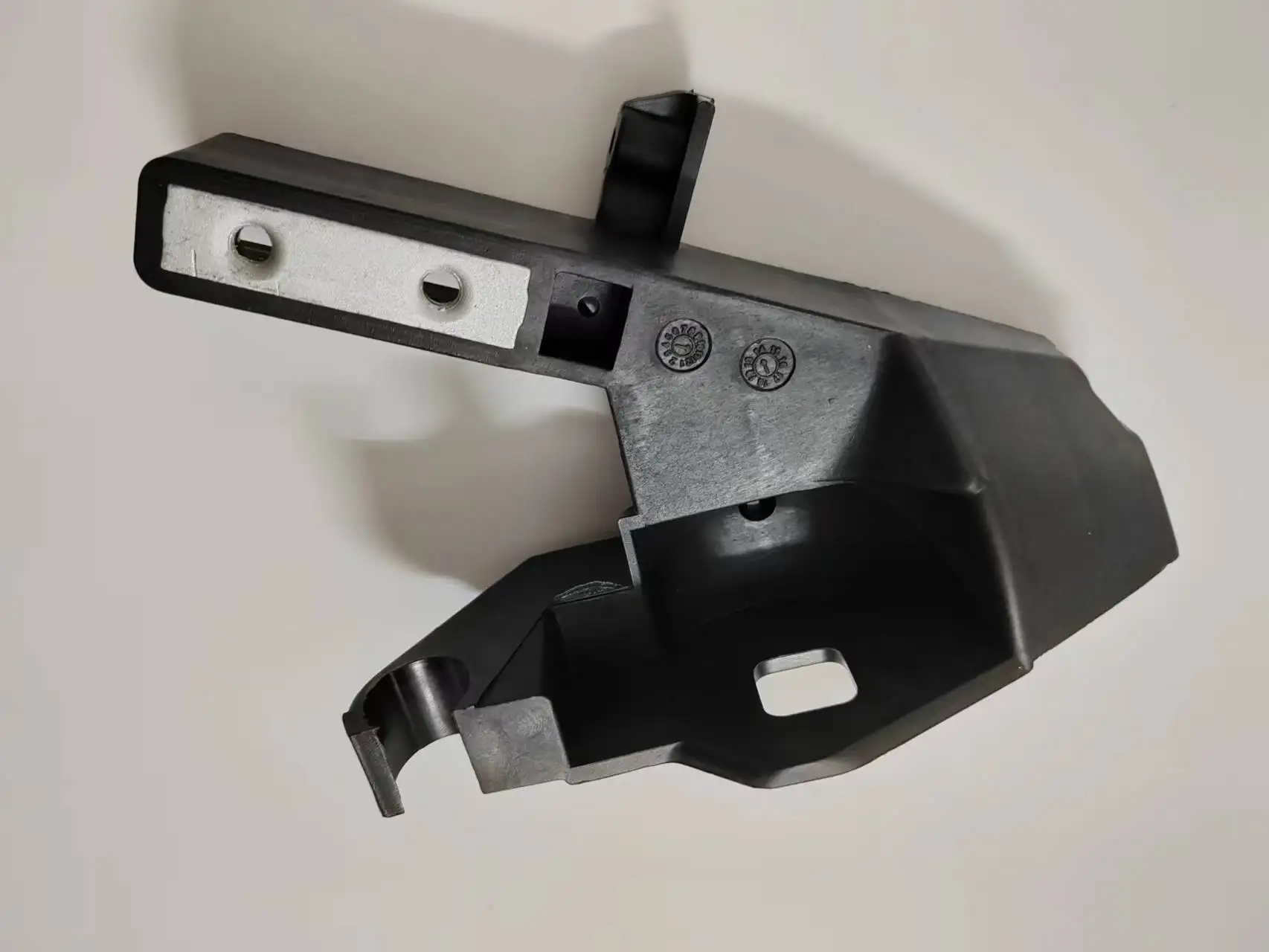 

OEM; А 2056203401 A 2056203501 Для Benz передняя балка левая или правая кронштейны для фар W205 C180 C200 C220 C260 C300 C63