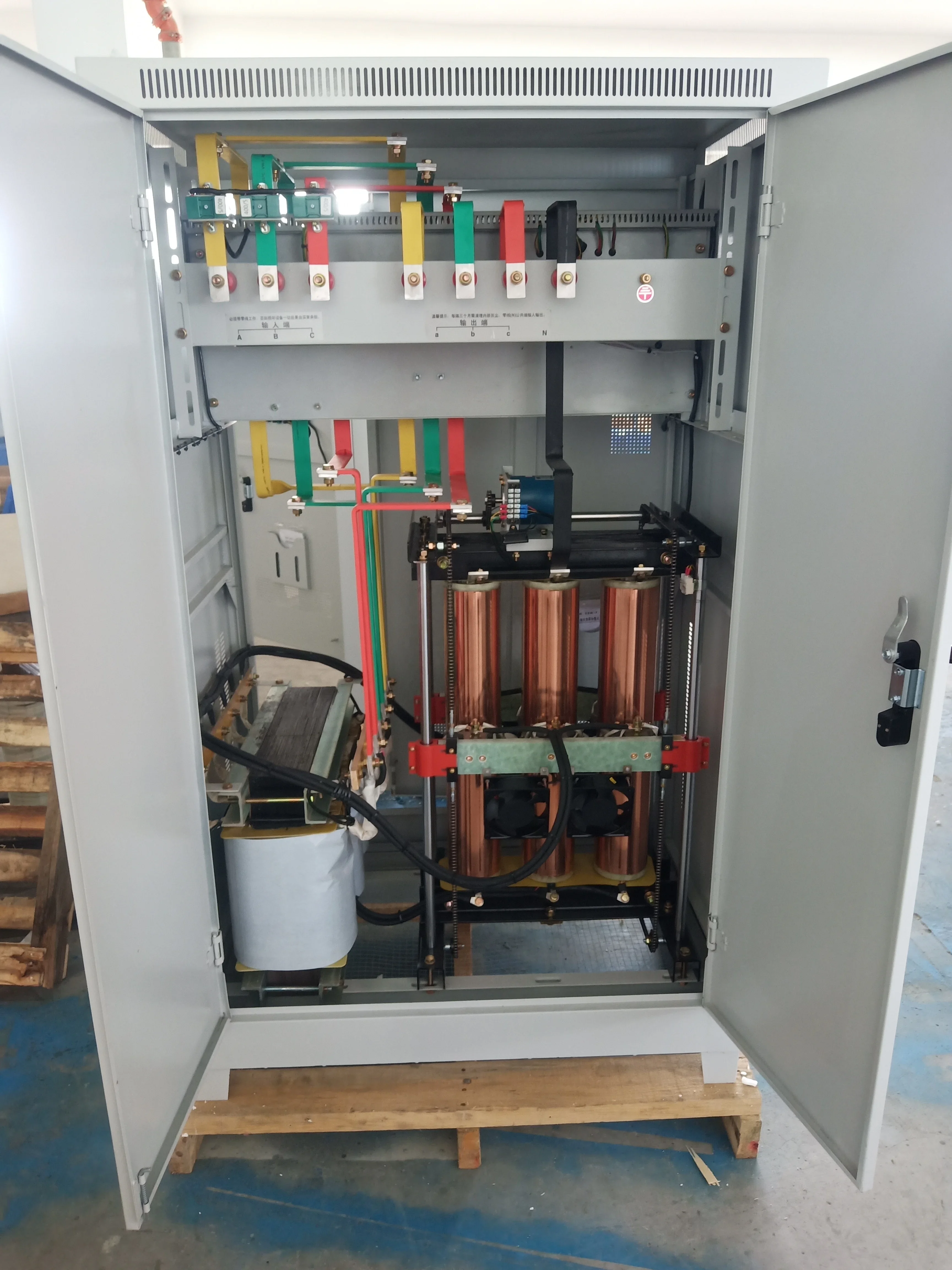 220 В 380 440 Avr 300 кВА 200 120 100 кв 3-фазный автоматический регулятор напряжения