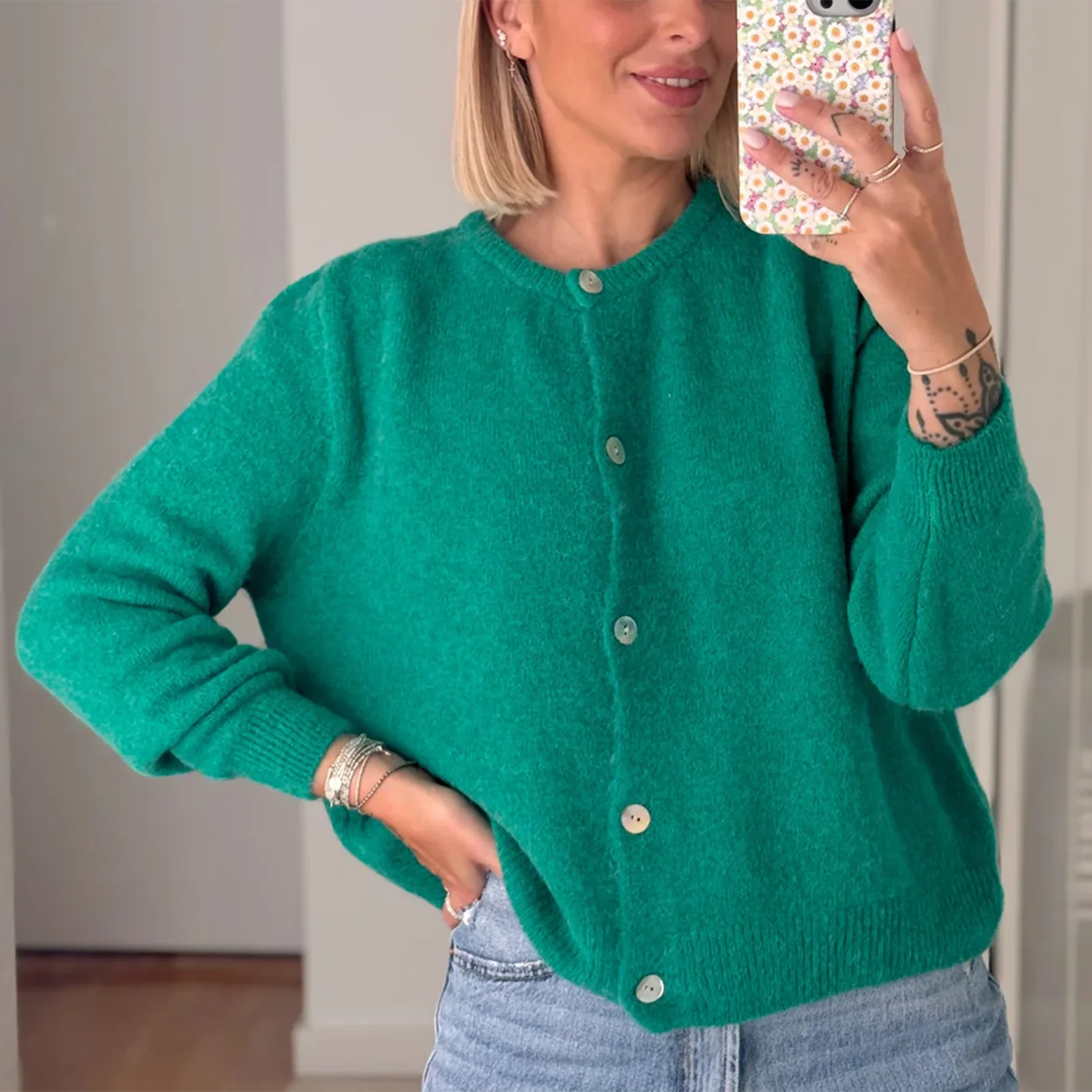 Женский вязаный кардиган на пуговицах