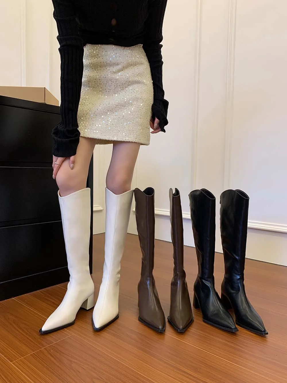 

Женские сапоги Челси с острым носком, высокие сапоги до колена, модные рыцарские сапоги на толстом высоком каблуке, черные, белые, коричневые сапоги на молнии сзади
