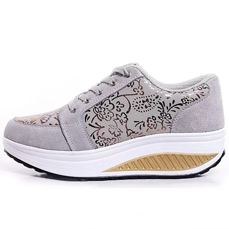 

Женские туфли на танкетке с цветочным рисунком