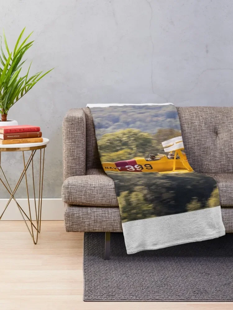 Боинг-Stearman модель 75 (стандартная) при взлете бросающееся одеяло пушистые