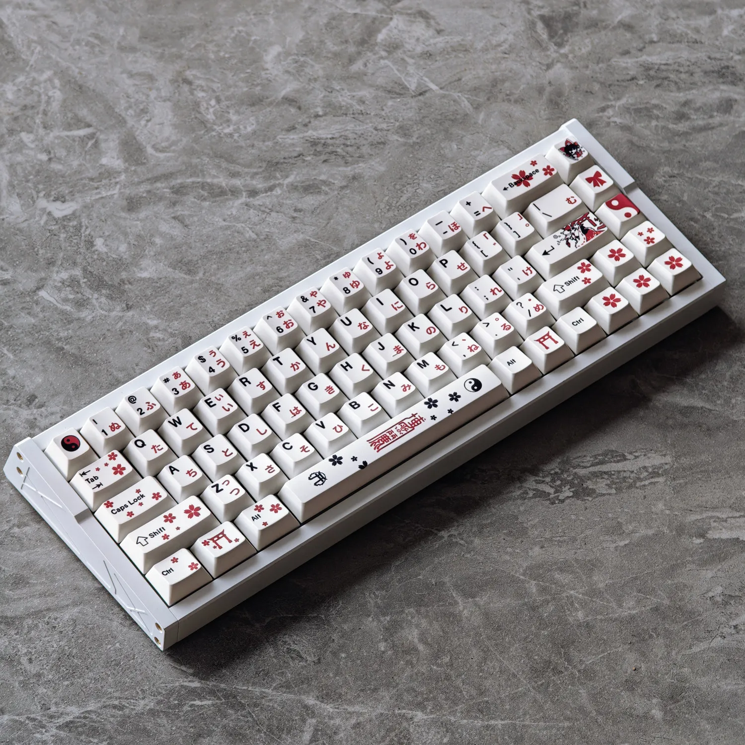 Фото Колпачки для клавиш Hakurei Reimu PBT с сублимационной печатью, Cherry, Touhou Project, аниме, 73/97 клавиш, белые, для механических клавиатур AULA F75, Ajazz №3