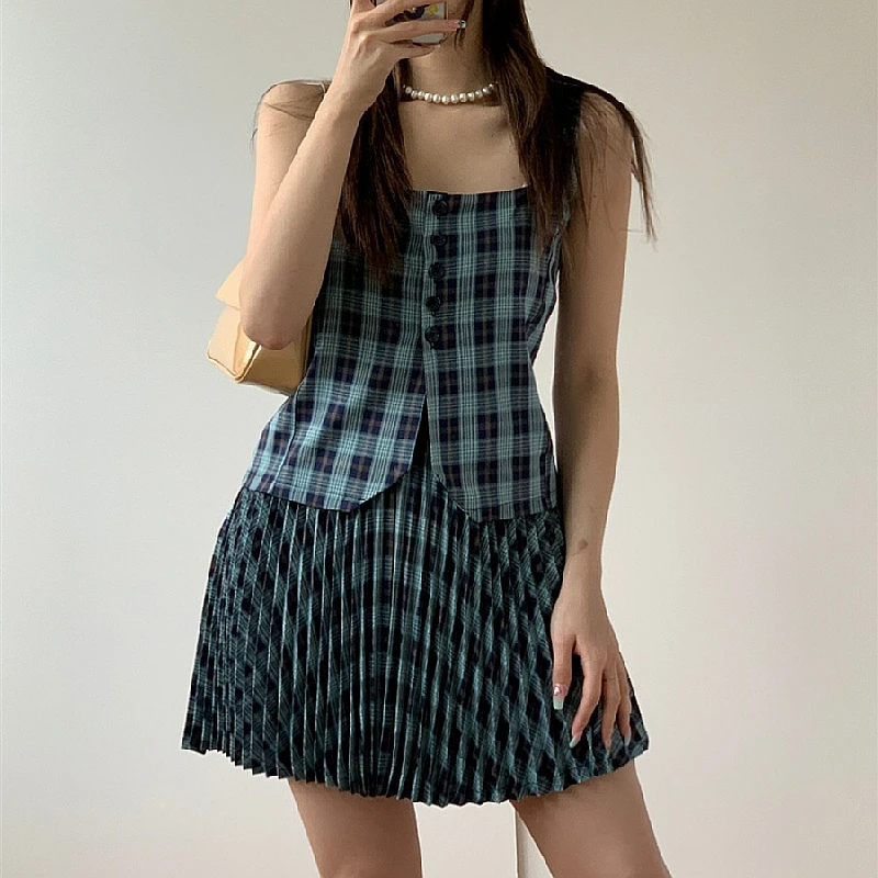 

Version of The Retro Checkered College Style Multi-button Wide-strap Waist Tank Top + High-waist Pleated Skirt Two-piece Suit