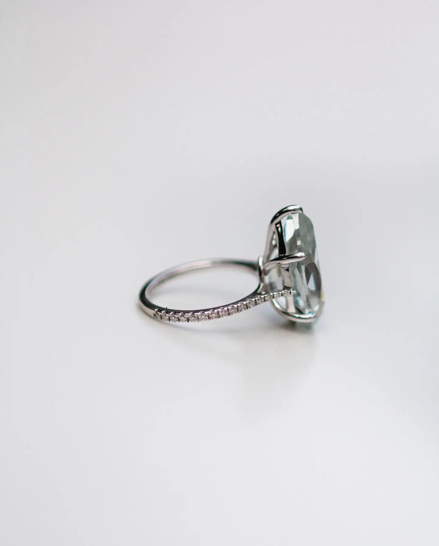 JOVOVASMILE Luxury Moissanite Engagement Ring 18k Gold 7 Carat 16x10mm Fancy Light Blue Old Mine Pear Center 5-Prong
