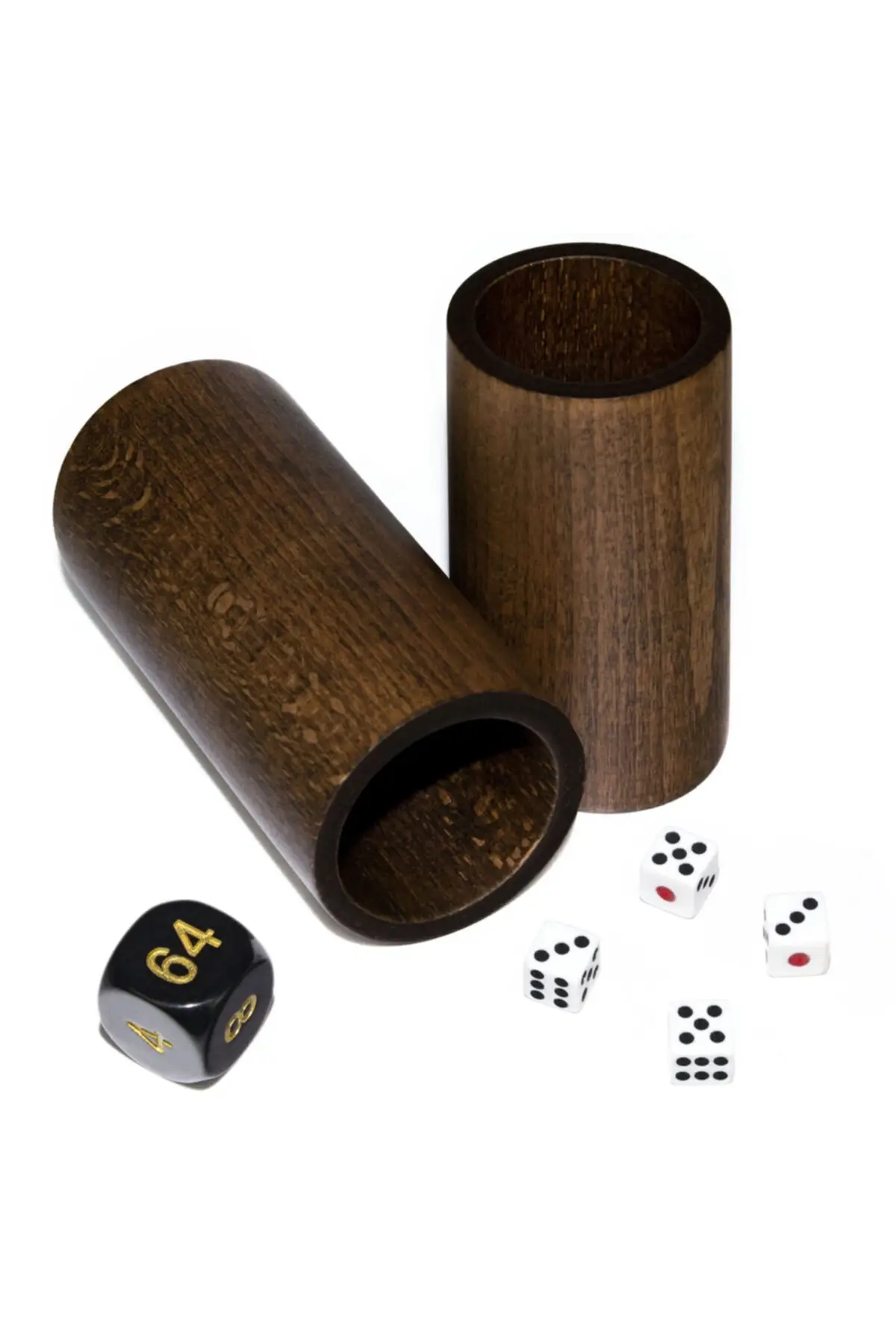 

Деревянные игральные кости, большие кружки, нарды, игровые группы, хобби и веселая жизнь