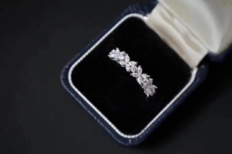 

Модное простое однорядное бриллиантовое кольцо с четырьмя листьями клевера 925 штамп микро-инкрустированное бриллиантами ювелирное издели...