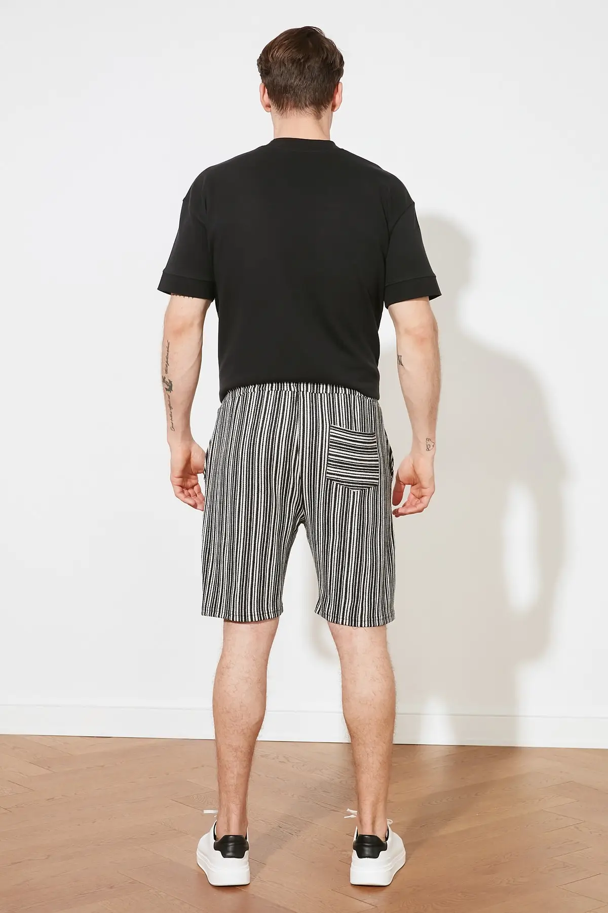 

Trendyol Men 'S Regular Fit Striped Shorts & Bermuda TMNSS21SR0278