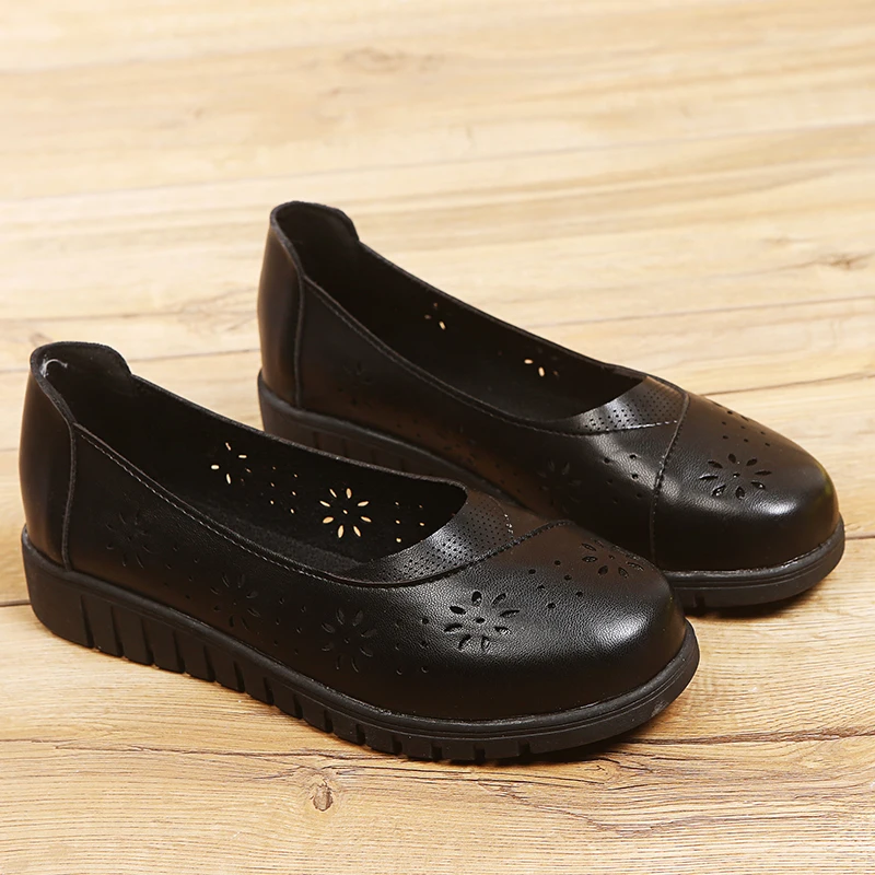 

2021 New Women's Single Shoes Soft-soled Non-slip Women's Leather Shoes with Holes for Women's Sandals and Flat Shoes