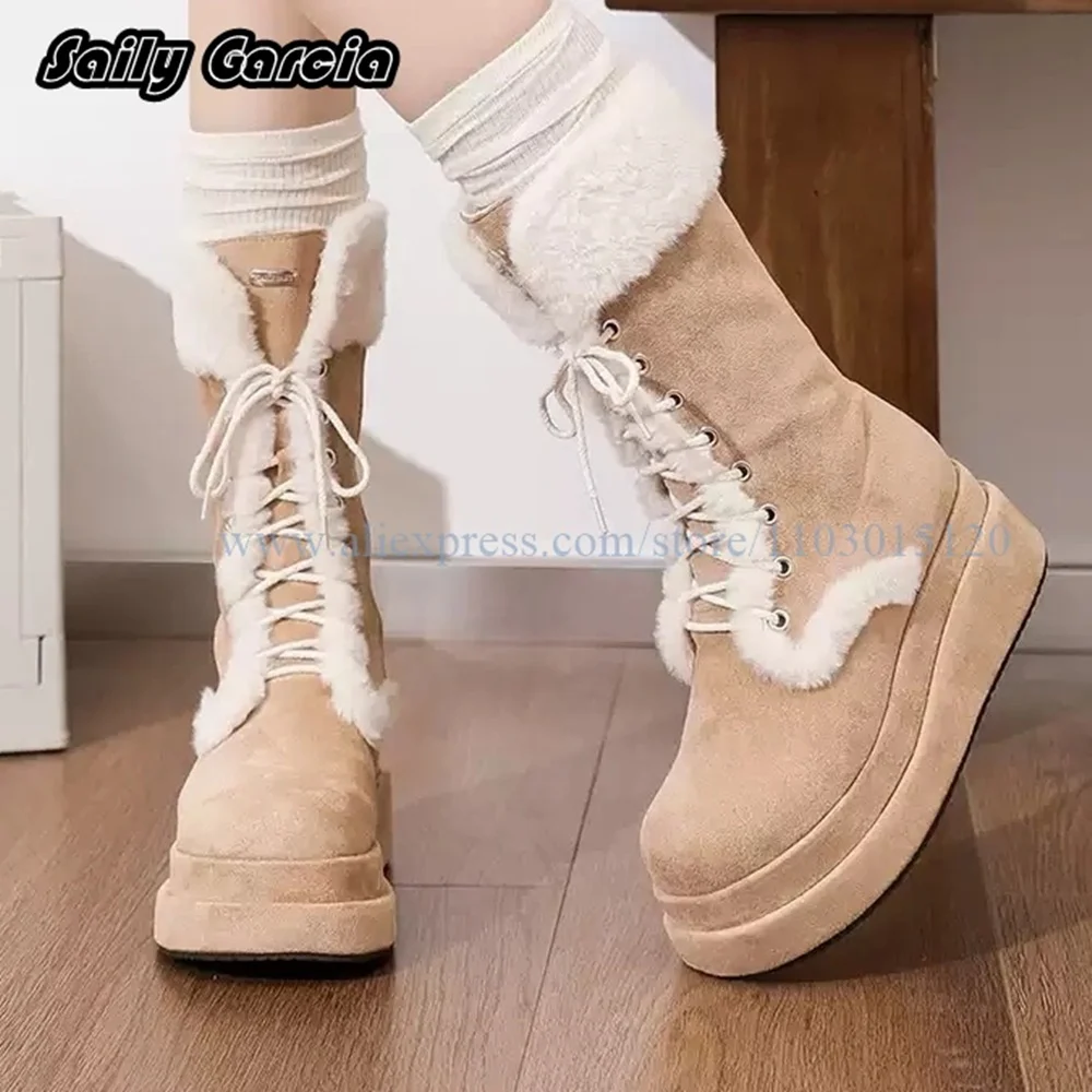 Бежевые короткие плюшевые зимние ботинки на танкетке со шнуровкой спереди