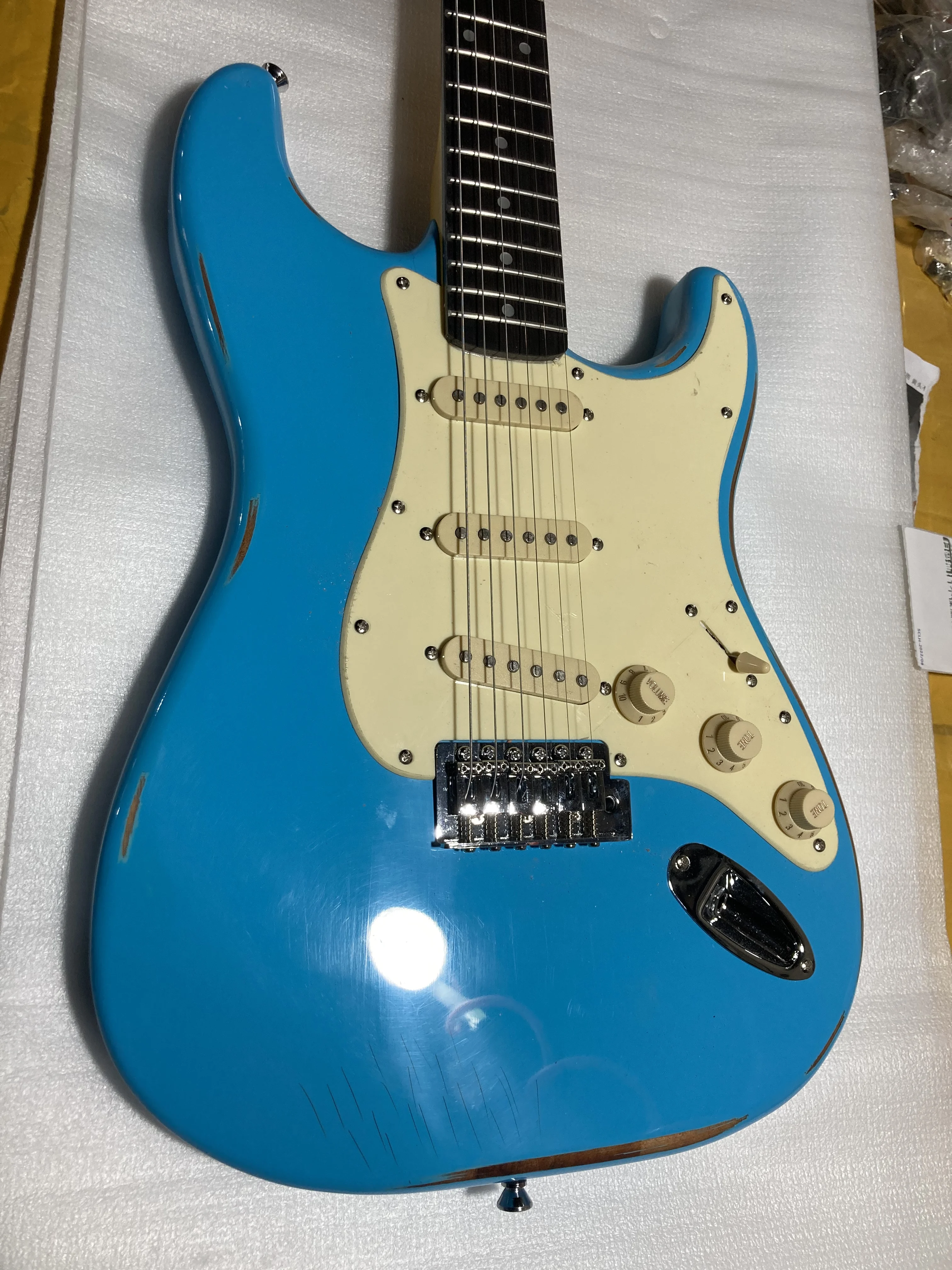 

Aged Blue 6 Strings Electric Guitar Alder Body Rosewood Fretboard Chrome Hardware Glossy Finish Free Delivery