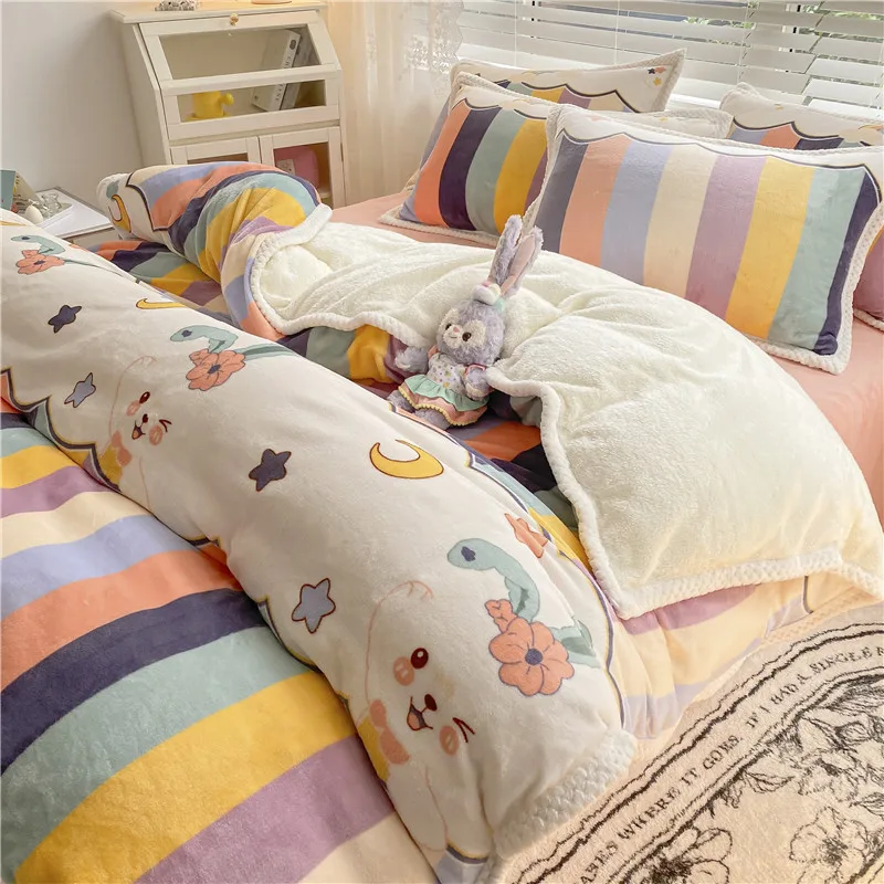 

Комплект утолщенного молочного волокна из четырех предметов из овечьей шерсти детское флисовое постельное белье из трех предметов из кора...