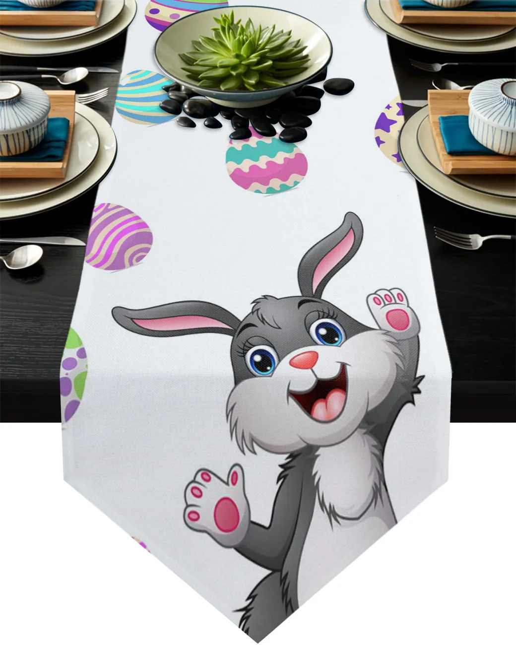

Декоративная скатерть в виде пасхального яйца, кролика