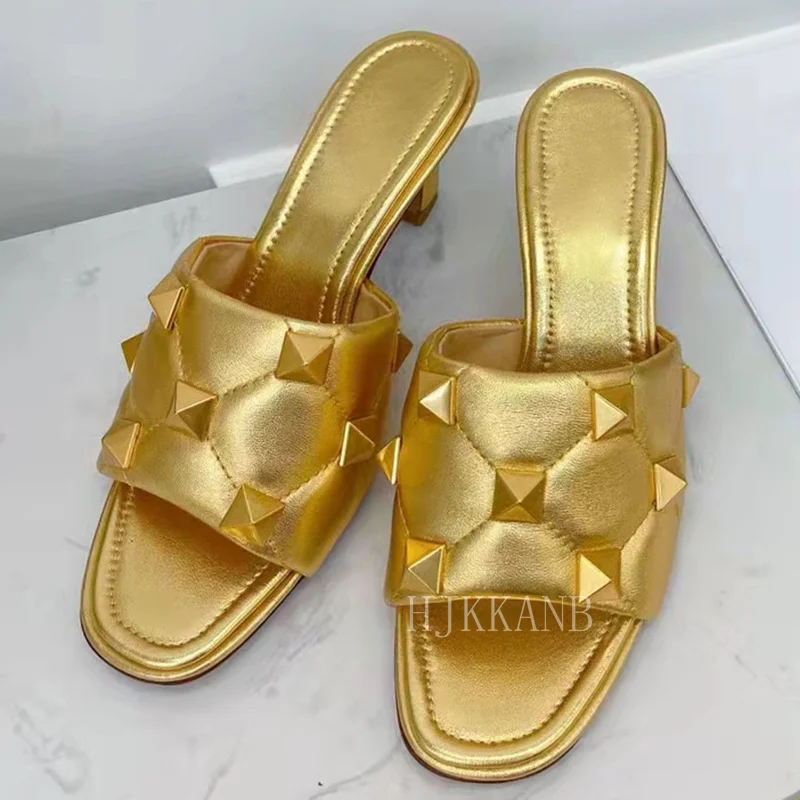 Женские модельные туфли на тонком высоком каблуке блестящие кожаные сандалии с