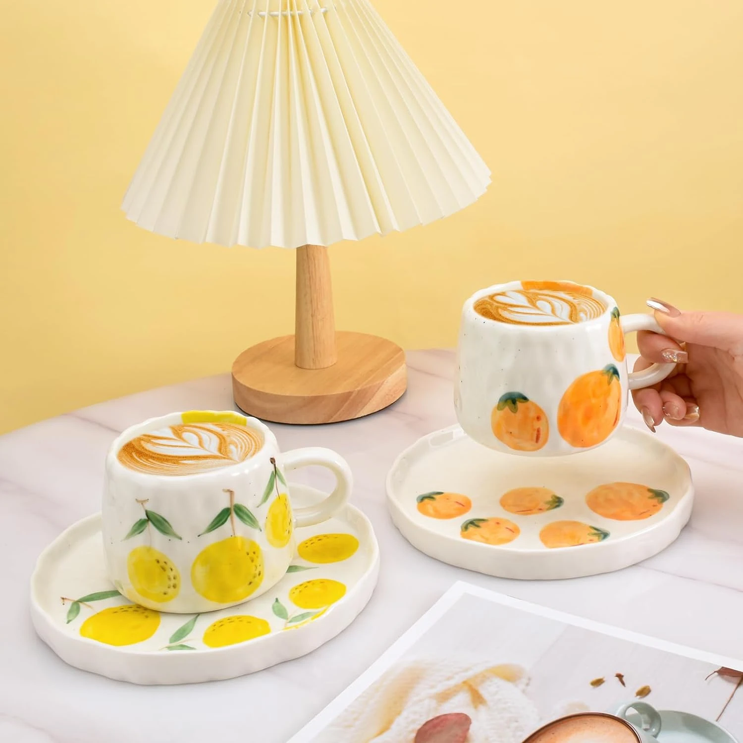 Симпатичная керамическая кофейная кружка с клубникой и блюдцем креативный