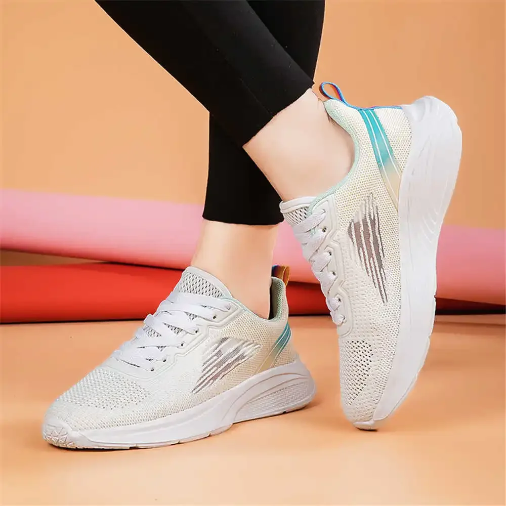 Уличная платформа. Самые продаваемые женские товары. Женская обувь для