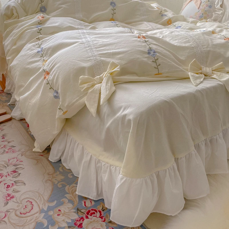Комплект постельного белья из четырех предметов промытого хлопка с бантом в