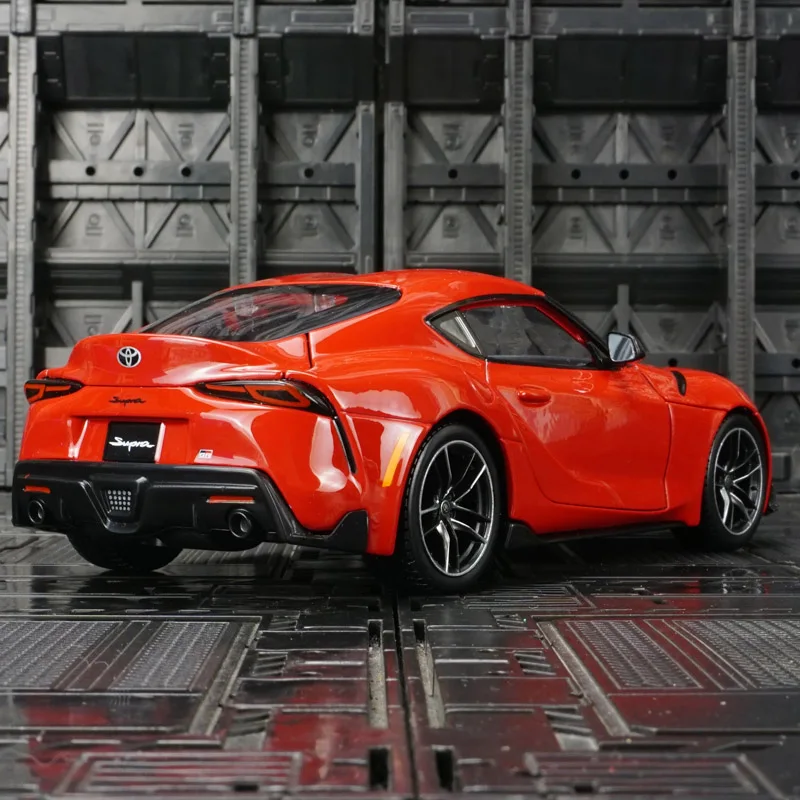 Фото Модель автомобиля Toyota GR Supra от Maisto в масштабе 1:24, из сплава, с открывающимися дверями и капотом, статическая модель суперкара, подарок. №4