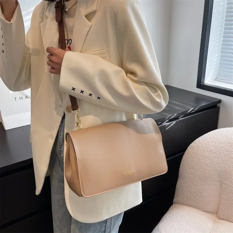 

High quality solid color PU leather chain messenger bag female fashion designer retro shoulder bag