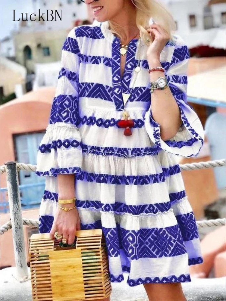 

Платье женское пляжное ТРАПЕЦИЕВИДНОЕ с V-образным вырезом и принтом