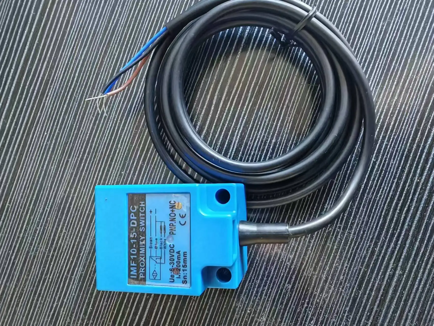 CHUX Индуктивный датчик приближения переключатель квадратного типа PNP NO NC + 15 мм