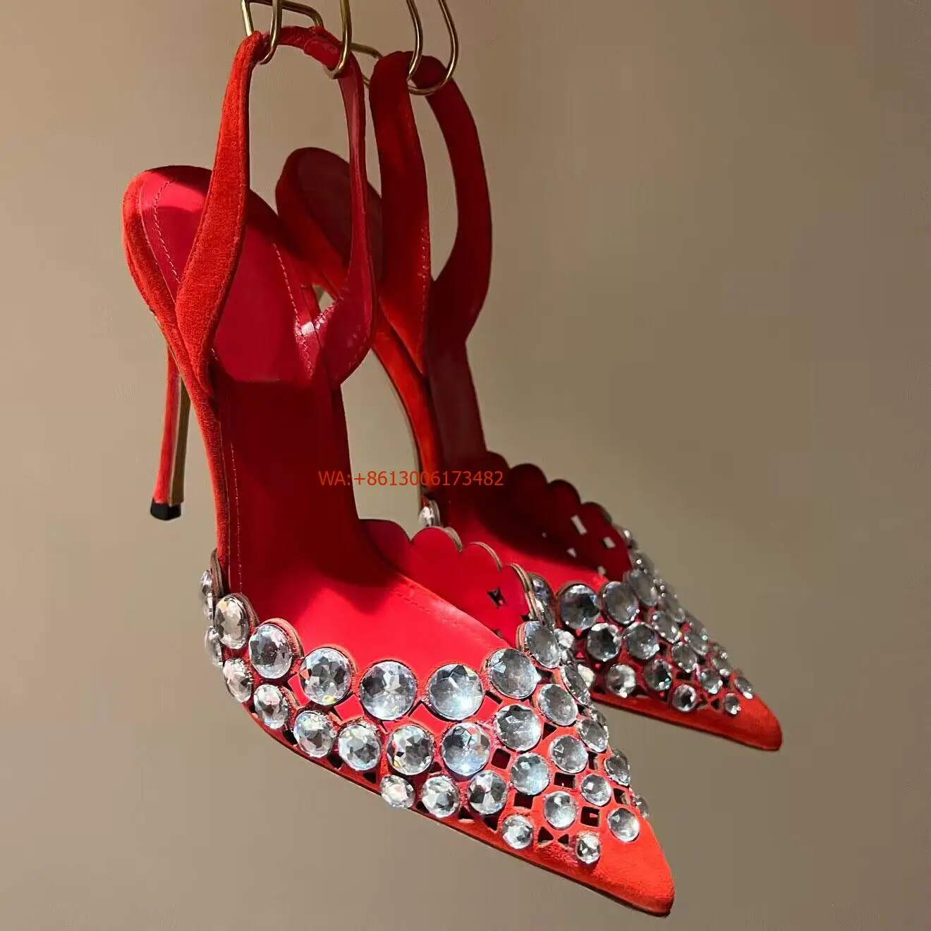 

Дизайнерские женские босоножки на высоком каблуке с острым носком и стразами