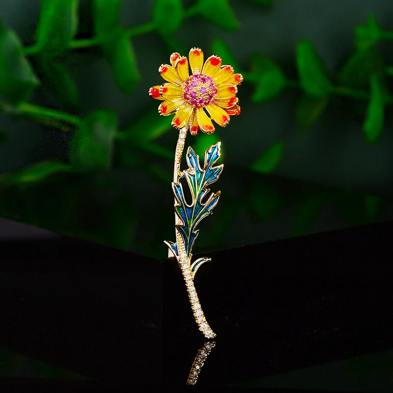 

High-end Zircon Daisy Women Brooches Elegant Fashion Yellow Flower Leaf Brooch Shirt Dress Suit Corsage Pin Wholesale Jewelry