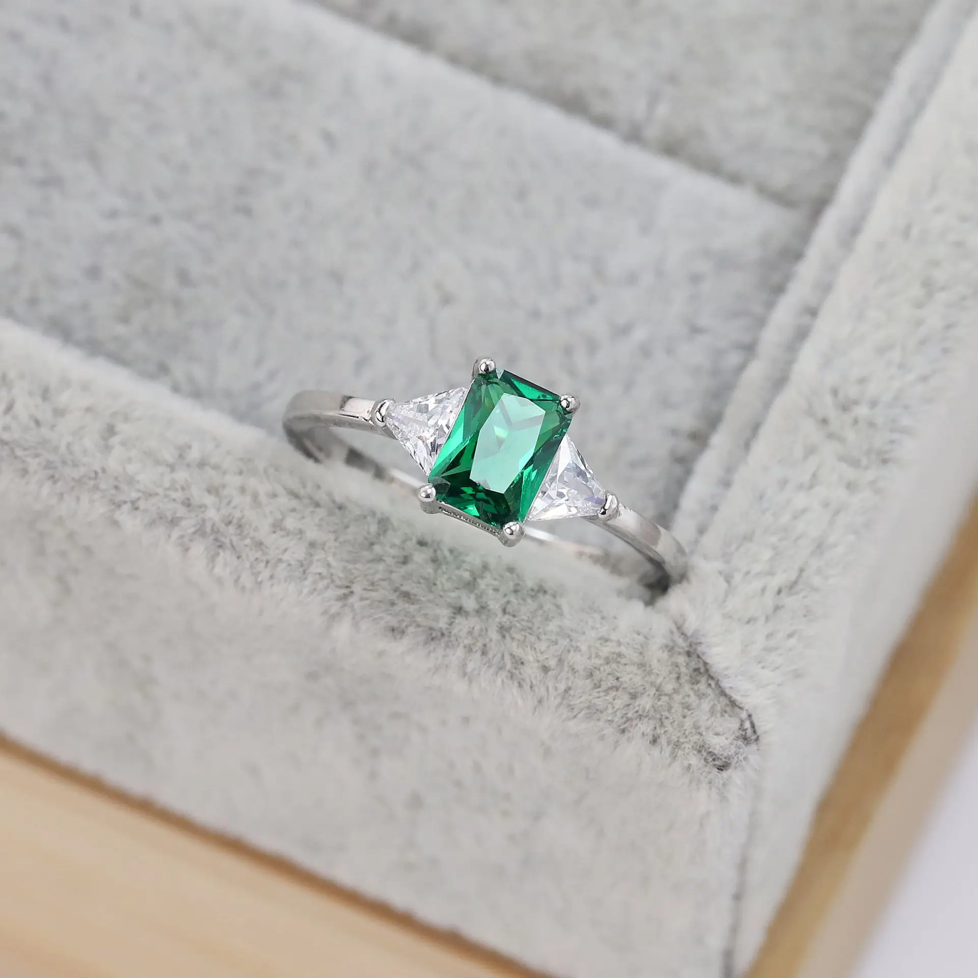 

S925 Sterling Silver European and American Simple Square Emerald Ring Fashion Popular Diamond Ladies Ring