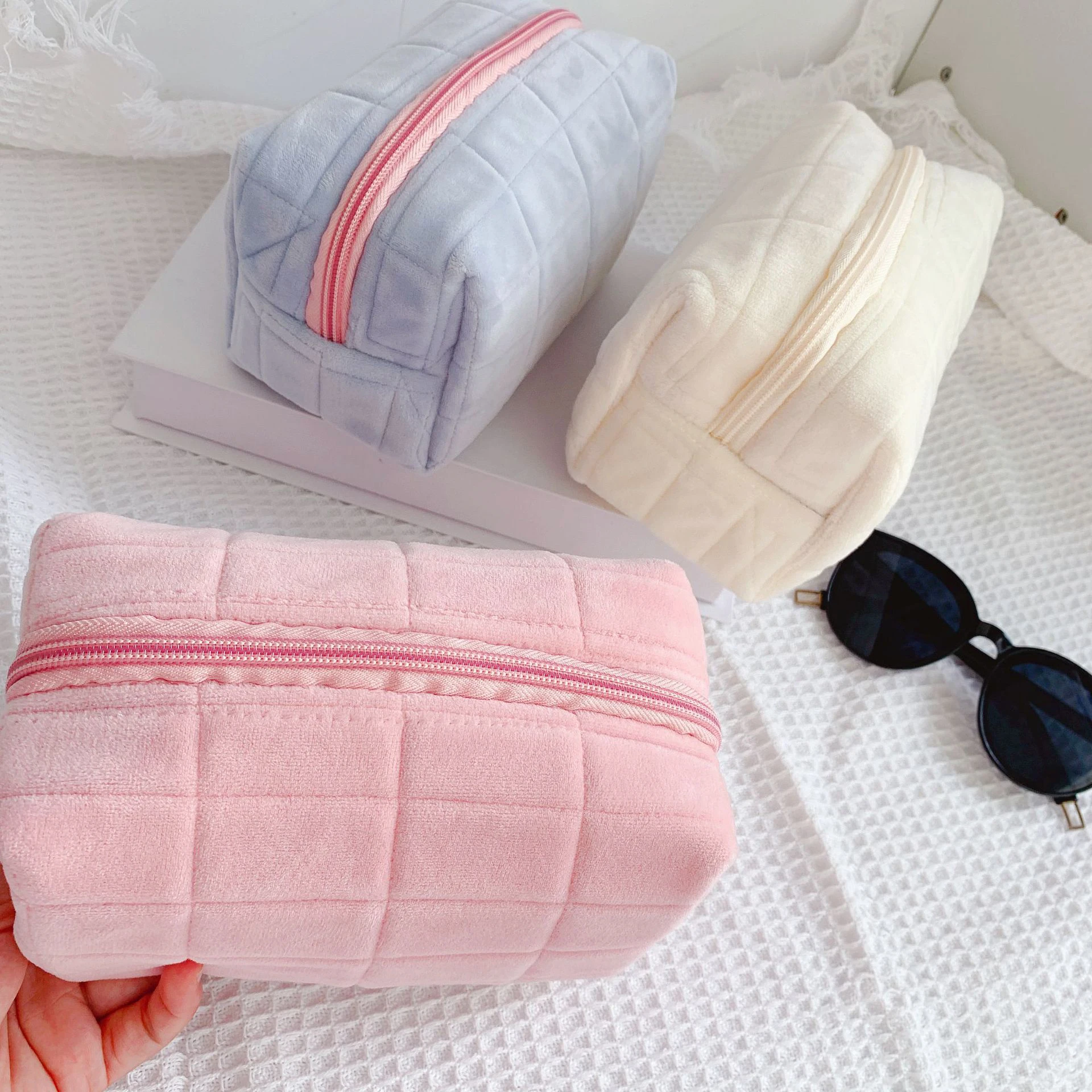 

Cute Fur Makeup Bag for Women Zipper Large Solid Color Cosmetic Bag Travel Make Up Toiletry Bag Washing Pouch Case Necessaries