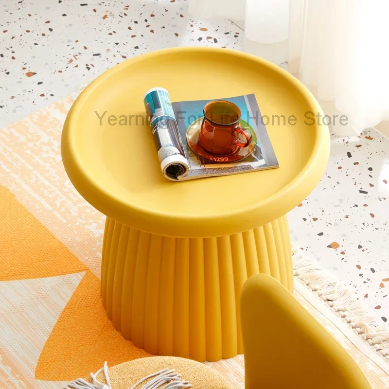 Пластиковые современные журнальные столики круглые мобильные балконные для