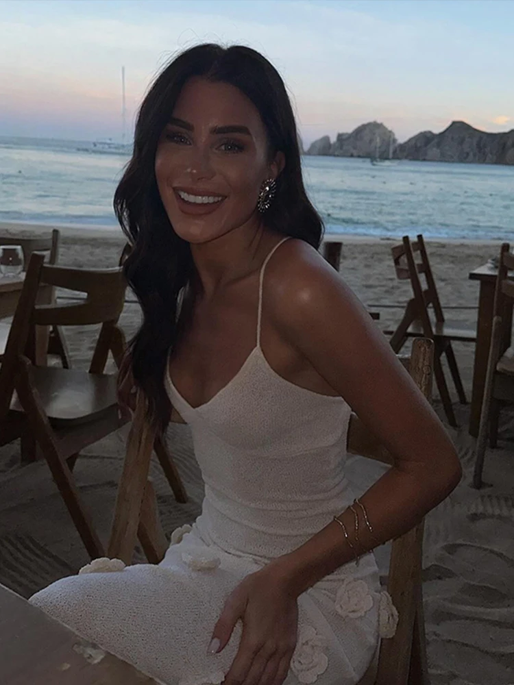 Женское платье с цветочным принтом V-образным вырезом и открытой спиной