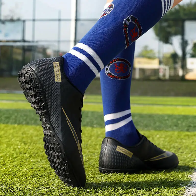 2023 New Football Boots Men High Quality Soccer Shoes Men Indoor Breathable Football Shoes Men Turf Low Top Anti Slip 4 Colors