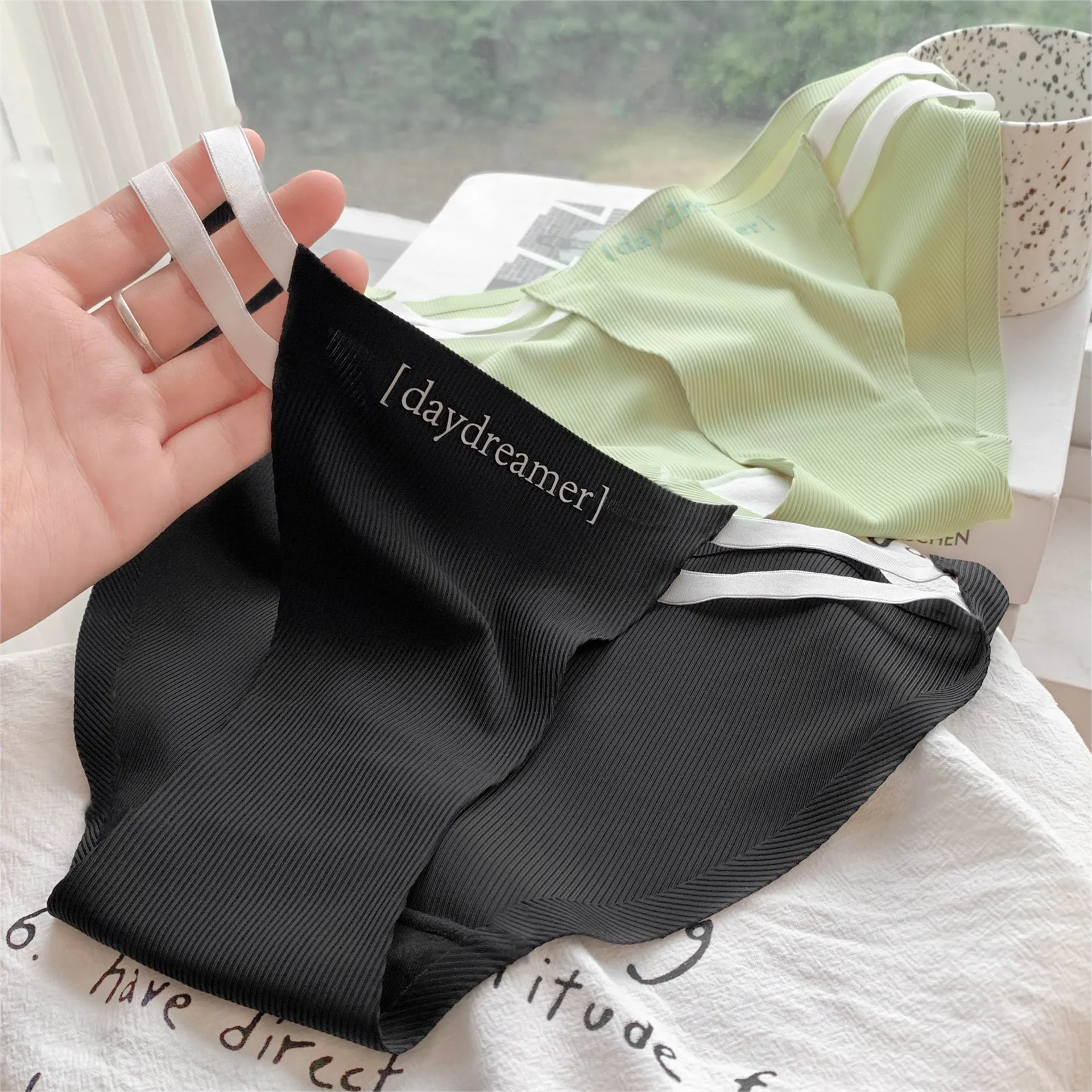 

Couple's Underpants One Man and One Woman Summer Ice Silk Japanese Style Breathable High Split Female Briefs Male Flat Angle