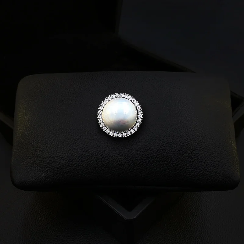

ZY Exquisite Pearl Round Small Brooch Women's Simple Upscale Neckline Collar Pin Corsage Anti-Exposure Cardigan Buckle Jewelry
