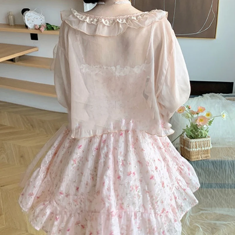 Мини-платье на бретелях без рукавов с цветочным принтом |