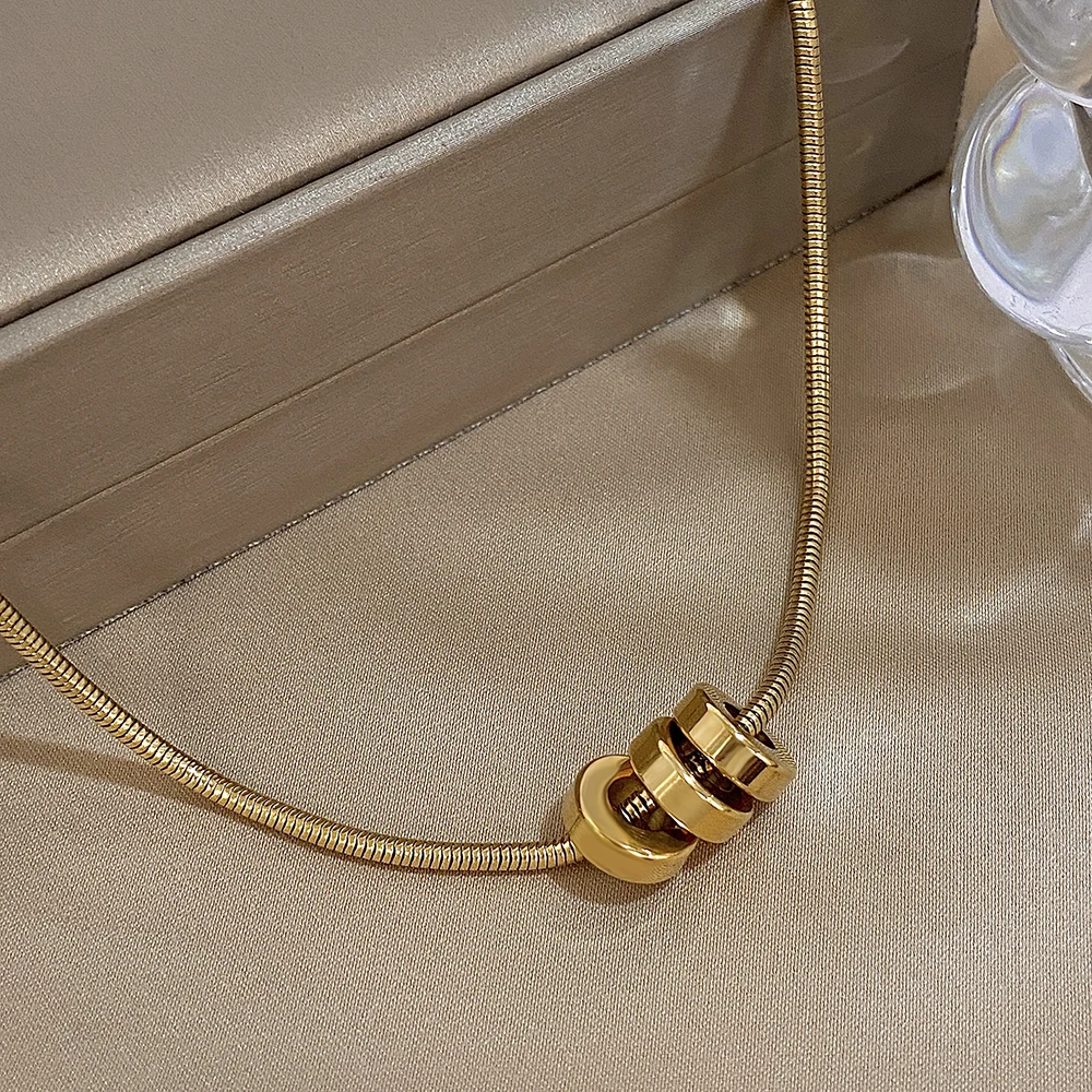 Трендовое позолоченное колье из нержавеющей стали со змеиными костями и кругами