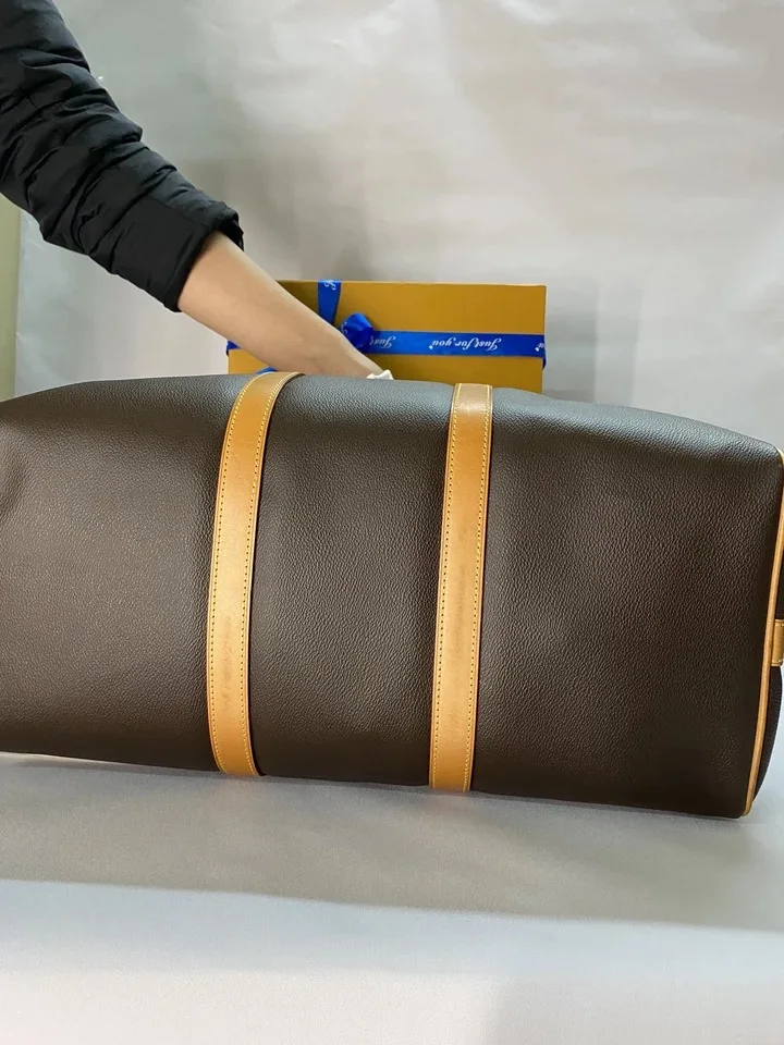 Рисунок 5 - Женская сумка-мессенджер в клетку