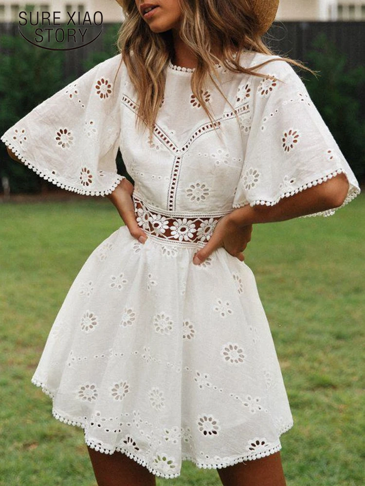 Robe d'été blanche ajourée à la mode  dos nu  Mini  en coton  broderie florale  Robe de soirée pour