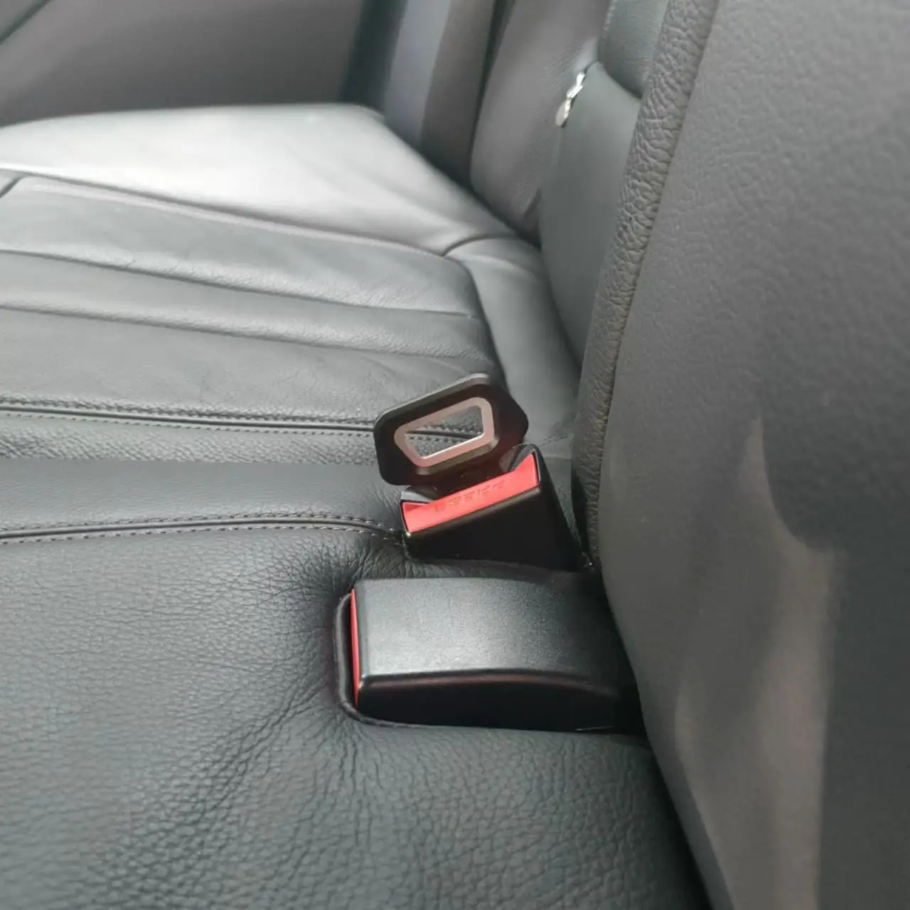 

1pc Creative Black Car Seat Belt Clip Extender Safety Seatbelt Lock Buckle Plug Thick Insert Socket Safety Seatbelt Lock Buckle