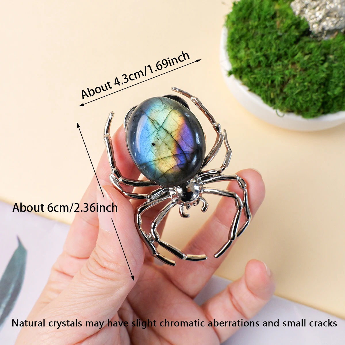 

Лабрадорит с узором паука серый