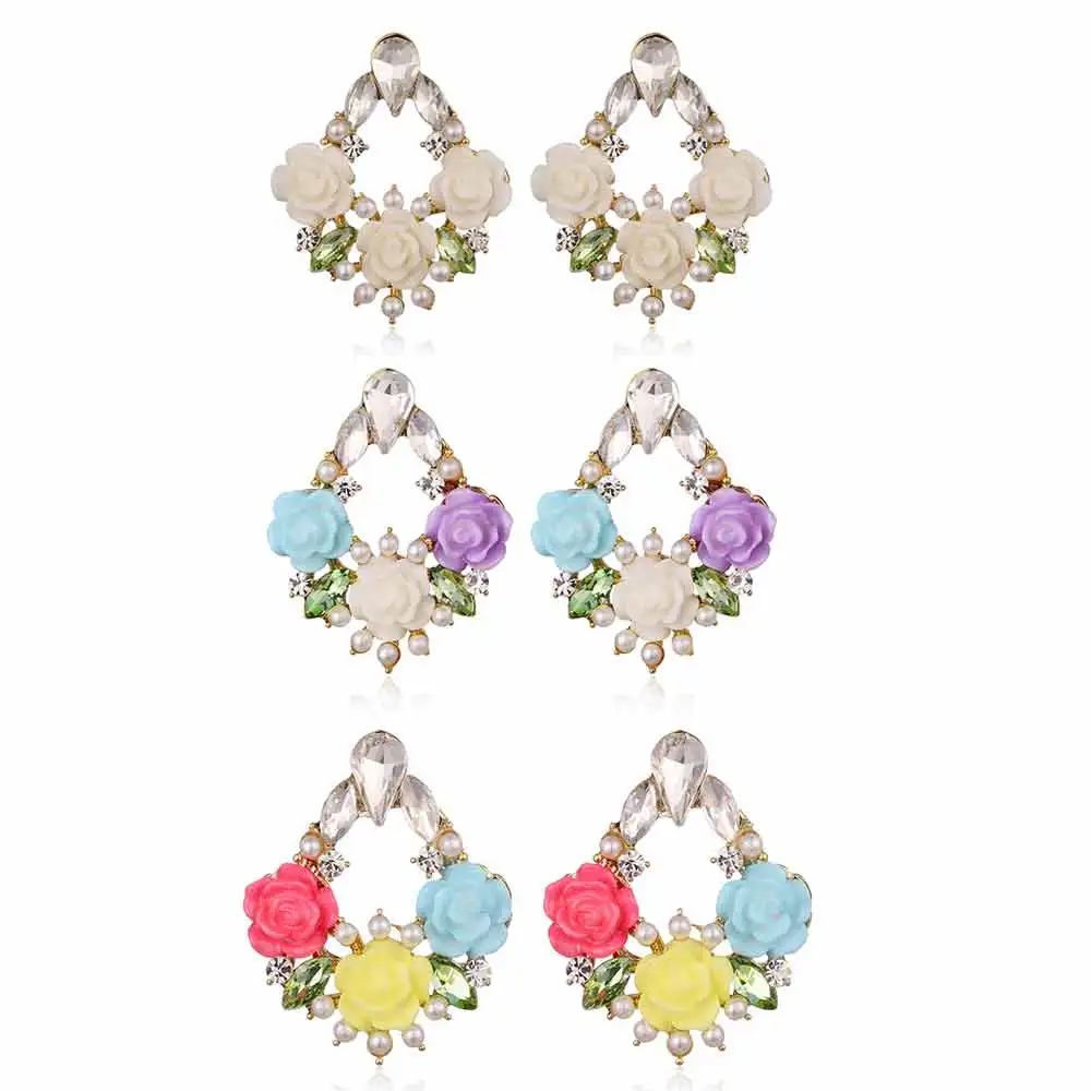 

Hongye Ful Women's Earrings Fashion Hollow Flower Crown Hanging Brinco Drop Earrings for Vocation Jewelry Gift