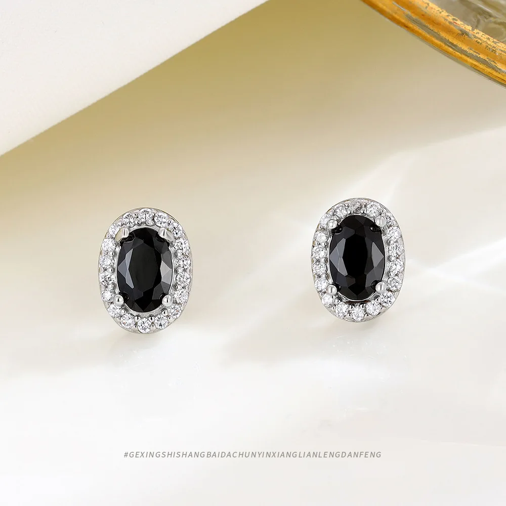 Женские серьги-гвоздики из серебра 925 пробы с черным Цирконом