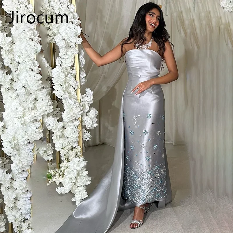 

Женское вечернее платье без бретелек, с бусинами