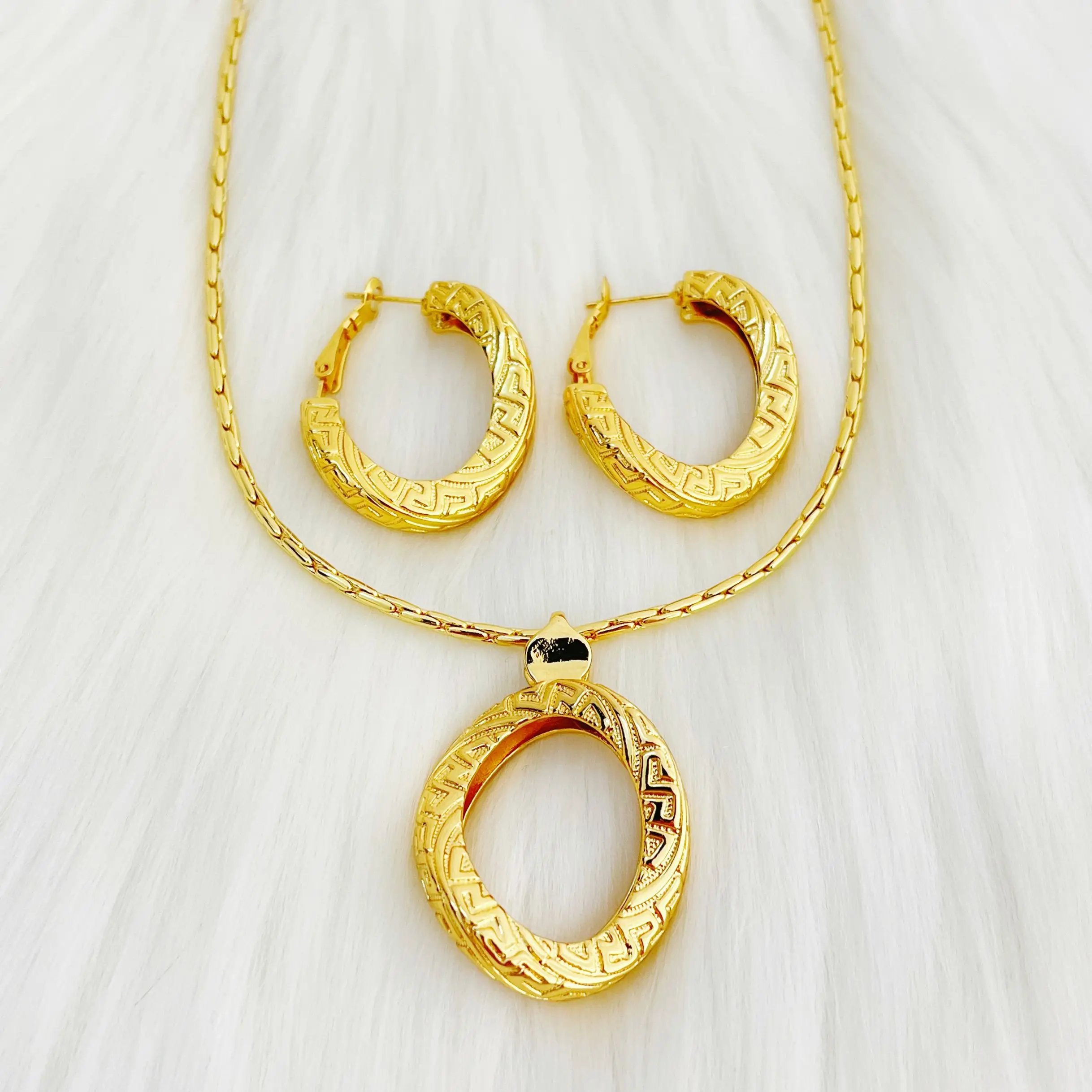 

Gold Colour Plated Necklace Earring Set Beautiful Fashion Trend Sweet Romantic Party Wedding