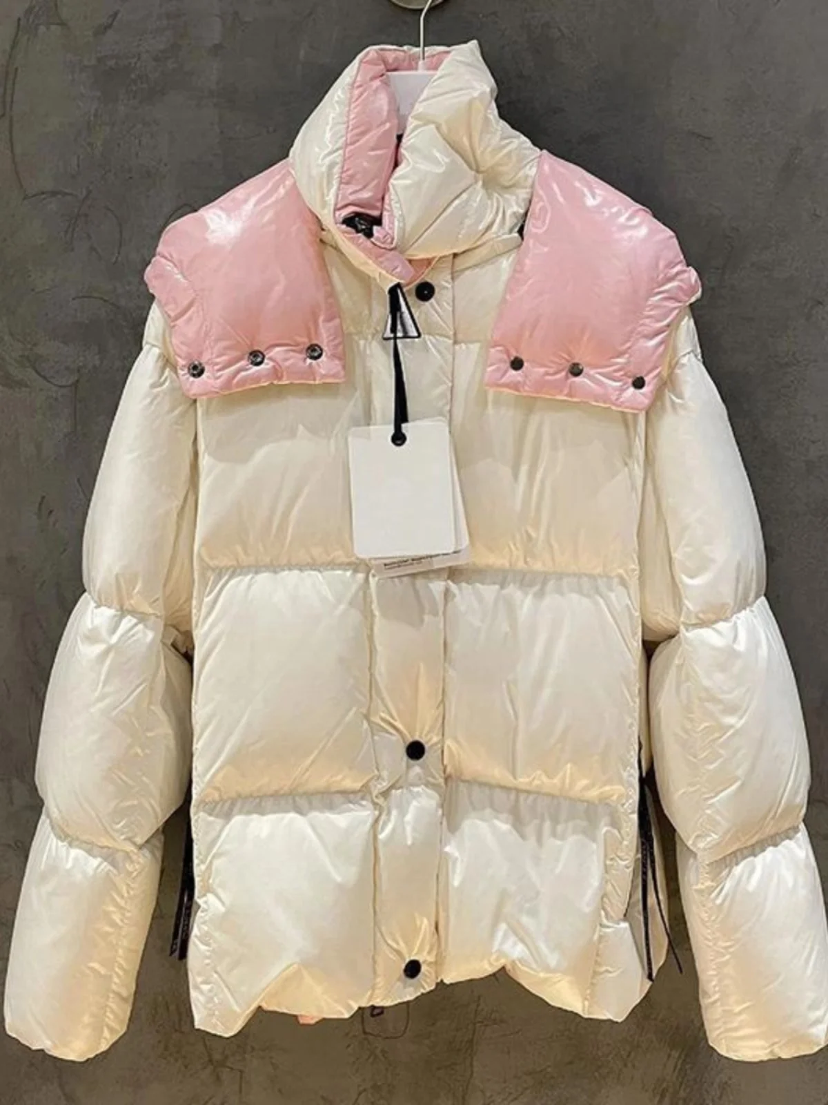 Amonkou Parana короткое пуховое пальто с капюшоном женское розовое внутреннее 2024