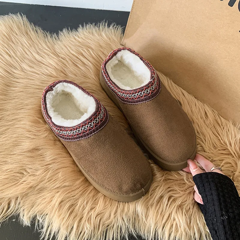 Домашние тапочки обувь на платформе с закрытым носком шлепанцы женская зимняя 2024